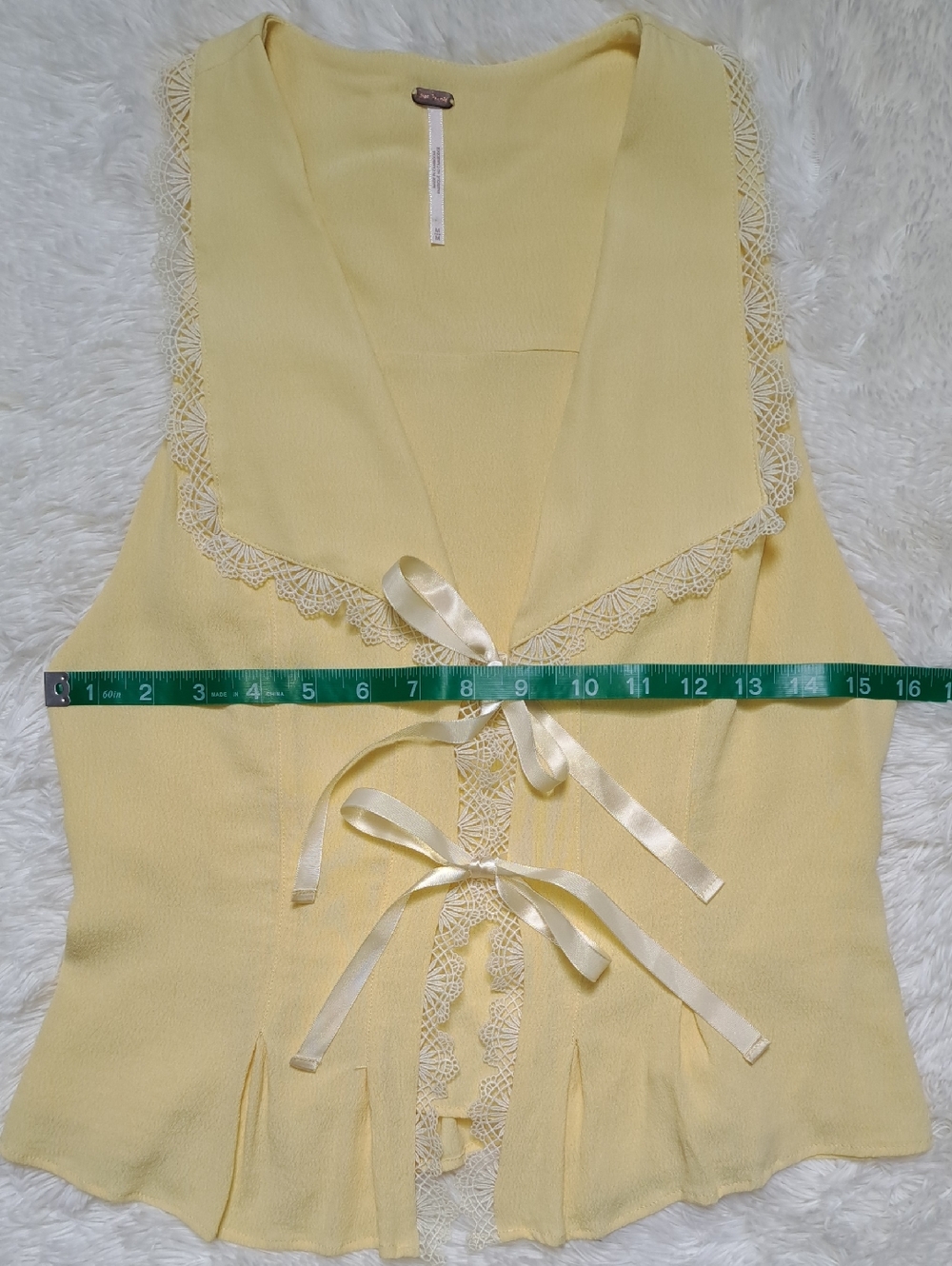 Free People "Lost In Your Love" Lace Trim Vest Top in Mellow Yellow - Size M - Picture 8 of 9
